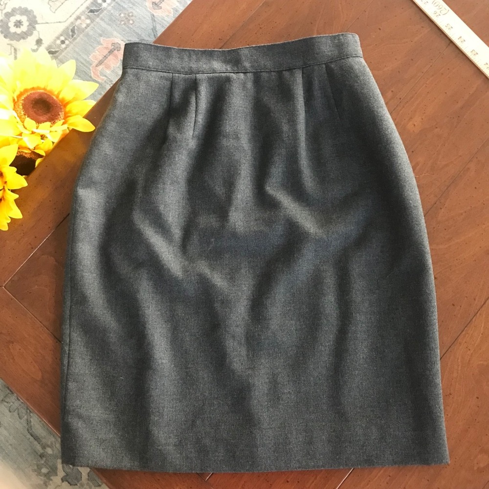 Amanda Smith Wool Skirt Size 8 Petite Lined Knee Length Light Weight‎ Grey